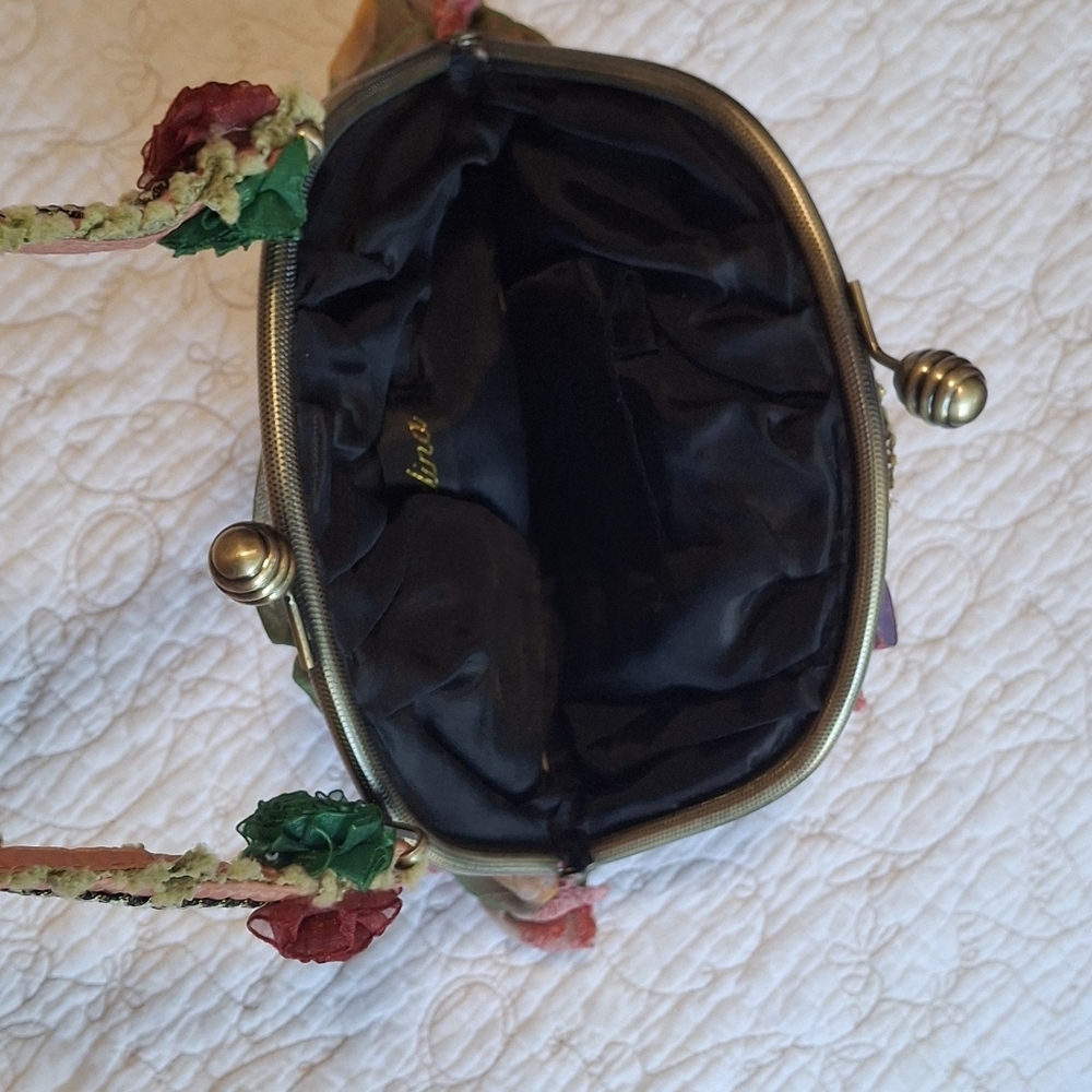 Malina Artisan Style Kiss Clasp Purse - Picture 6 of 9